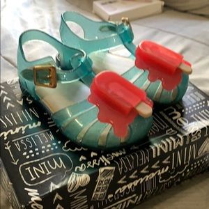 Mini Melissa Aranha VIII B